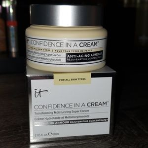 it cosmetics Other - It Cosmetics Confidence in a Cream Moisturizer it cosmetics Other - It Cosmetics Confidence in a Cream Moisturizer